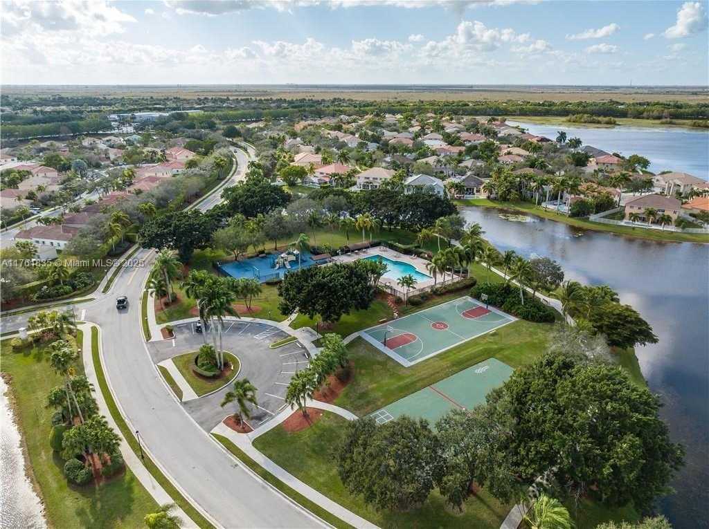 Small Image of 675 MAPLEWOOD CT, Weston Number 29