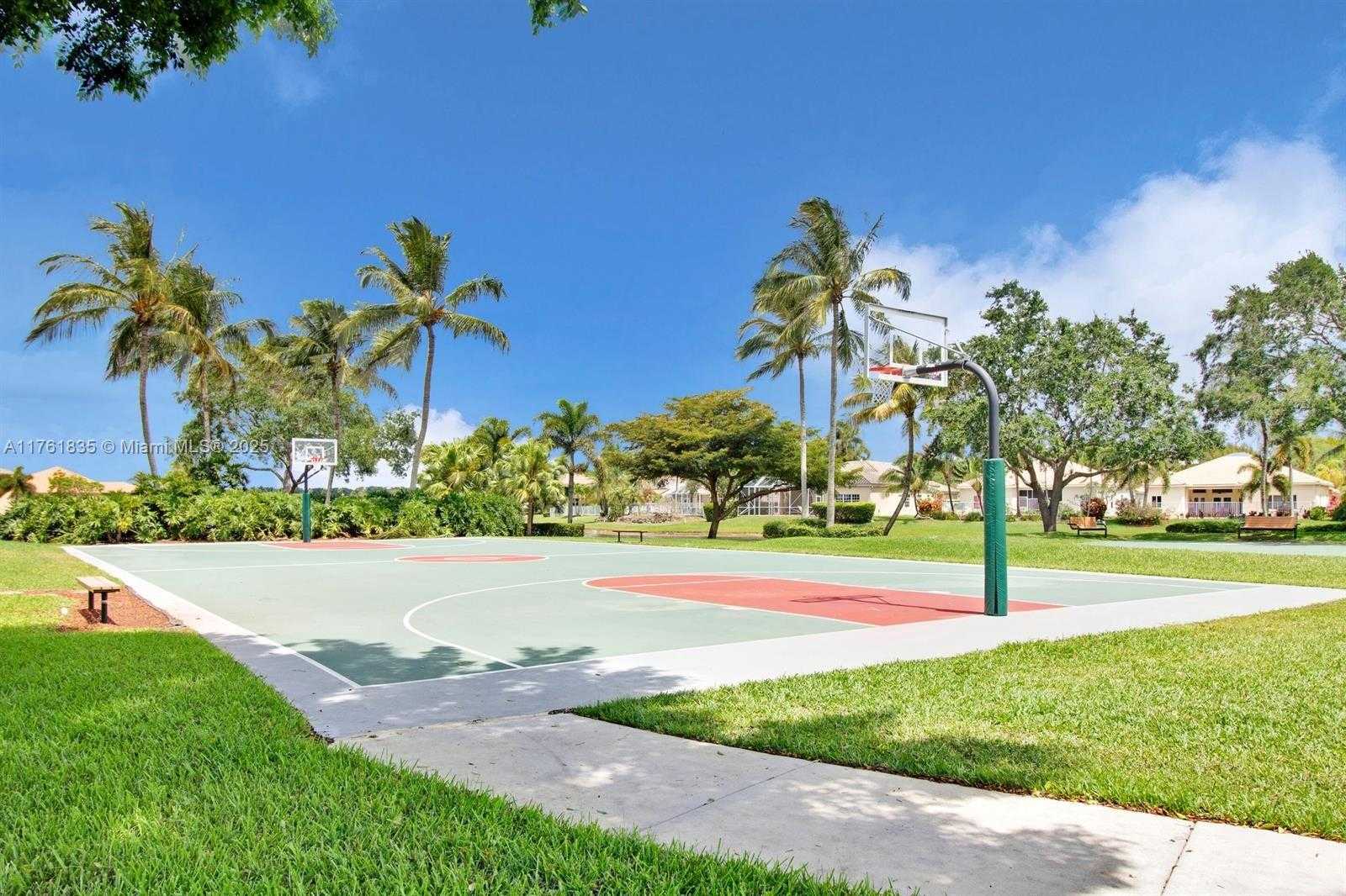 Small Image of 675 MAPLEWOOD CT, Weston Number 30