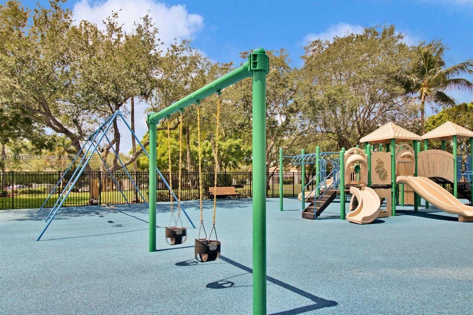 Small Image of 675 MAPLEWOOD CT, Weston Number 31