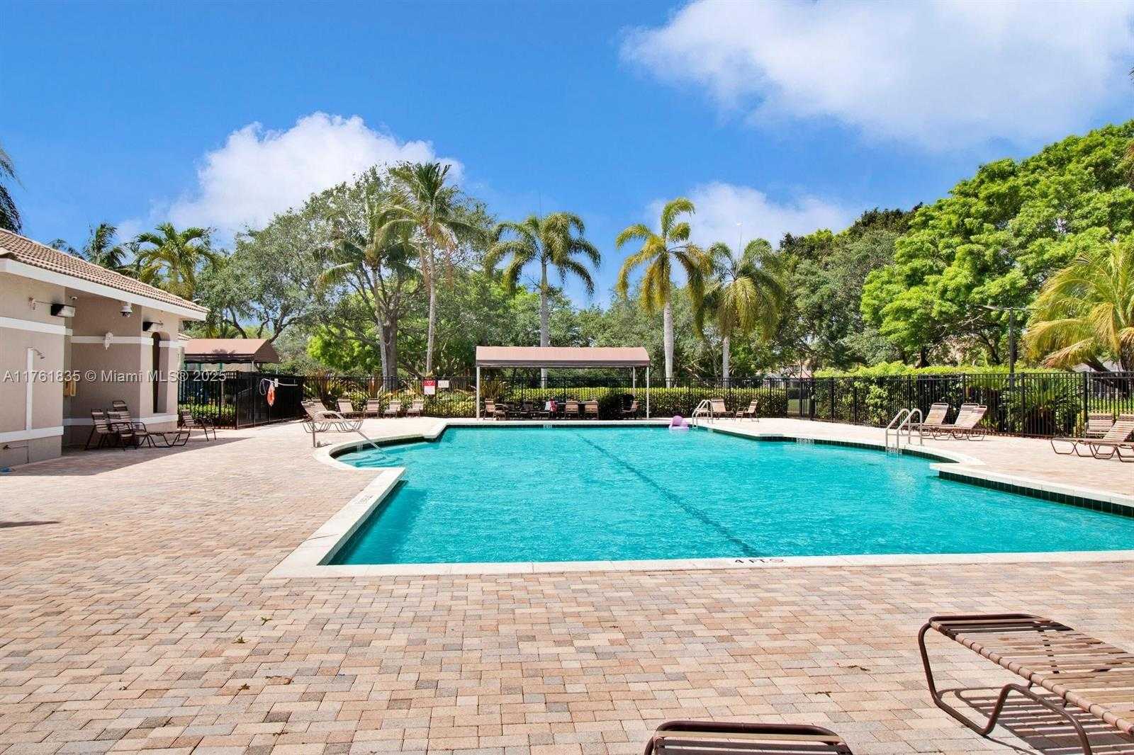 Small Image of 675 MAPLEWOOD CT, Weston Number 34