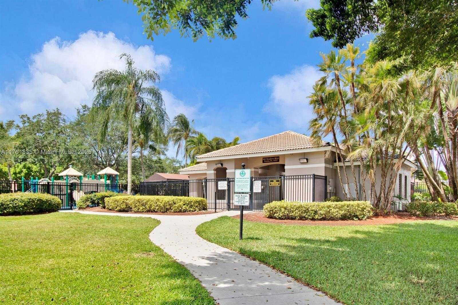 Small Image of 675 MAPLEWOOD CT, Weston Number 35