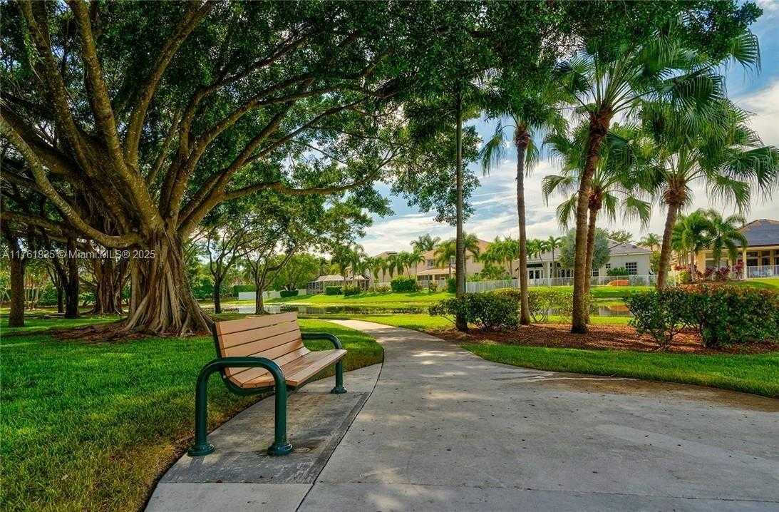 Small Image of 675 MAPLEWOOD CT, Weston Number 36