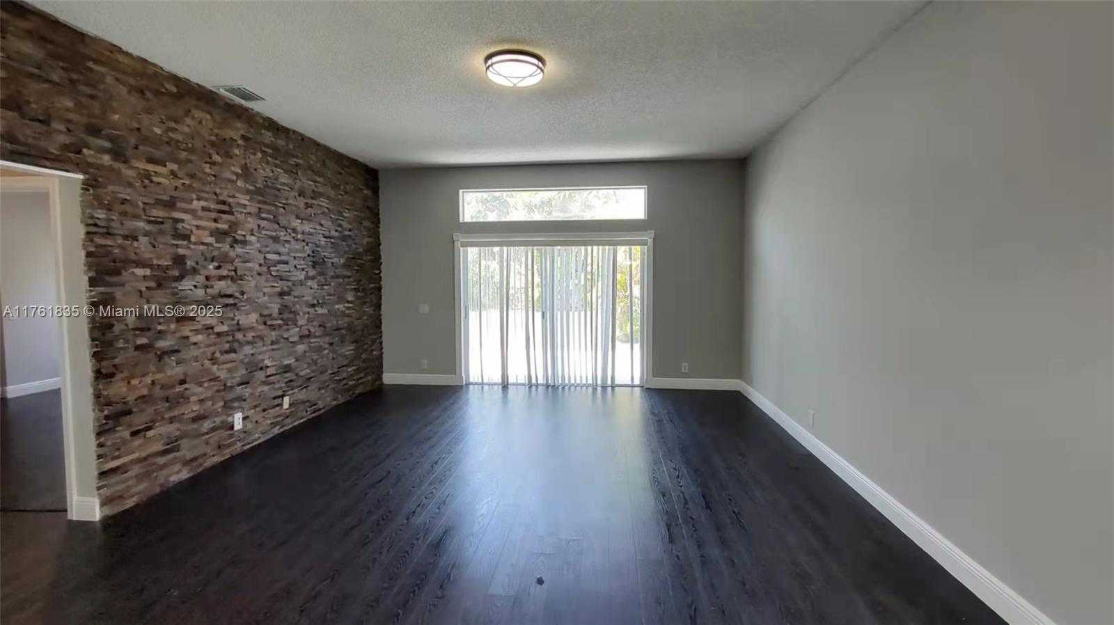 Small Image of 675 MAPLEWOOD CT, Weston Number 8