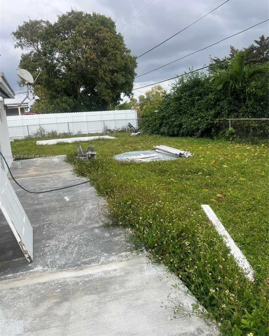 Small Image of 20 NORTH EAST 215TH ST, Miami Gardens Number 9