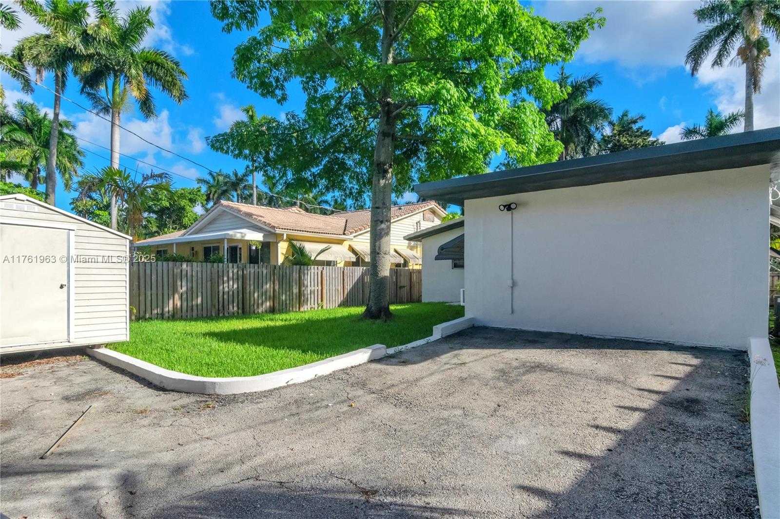 Small Image of 1235 TYLER ST, Hollywood Number 10