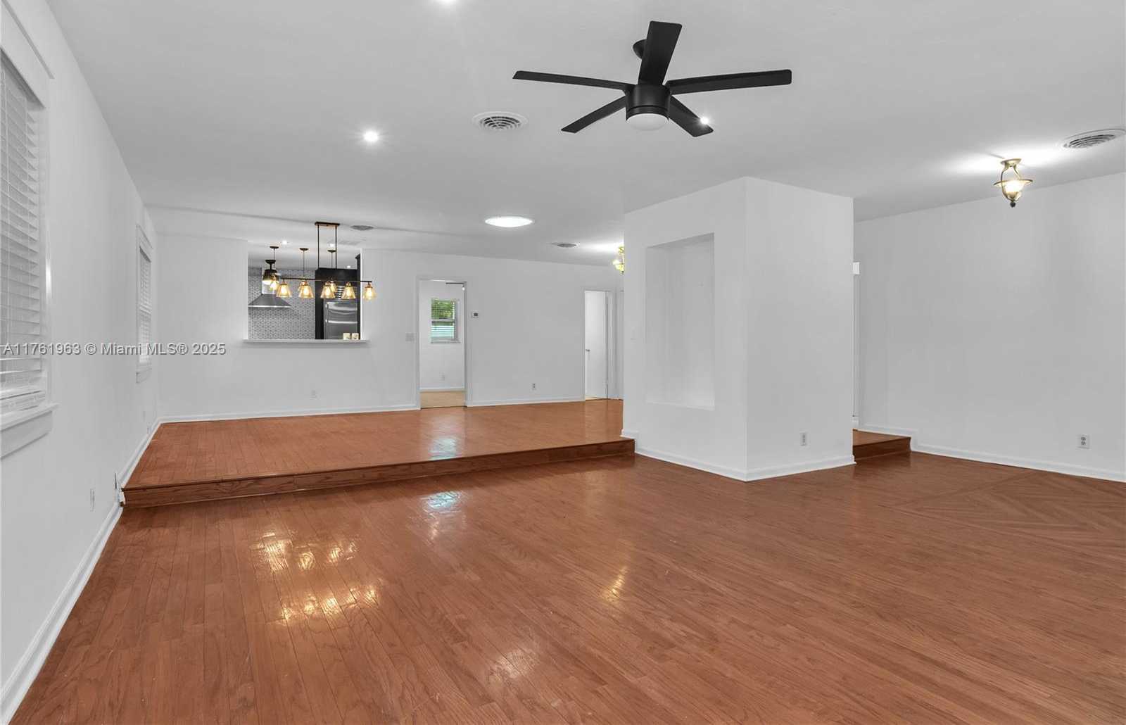 Small Image of 1235 TYLER ST, Hollywood Number 3