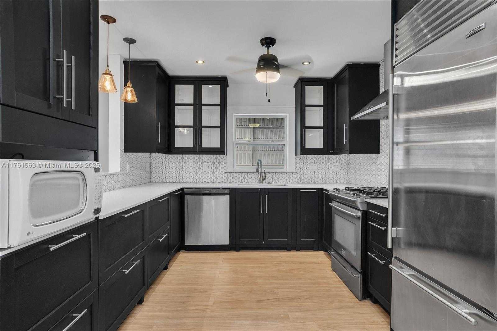 Small Image of 1235 TYLER ST, Hollywood Number 4