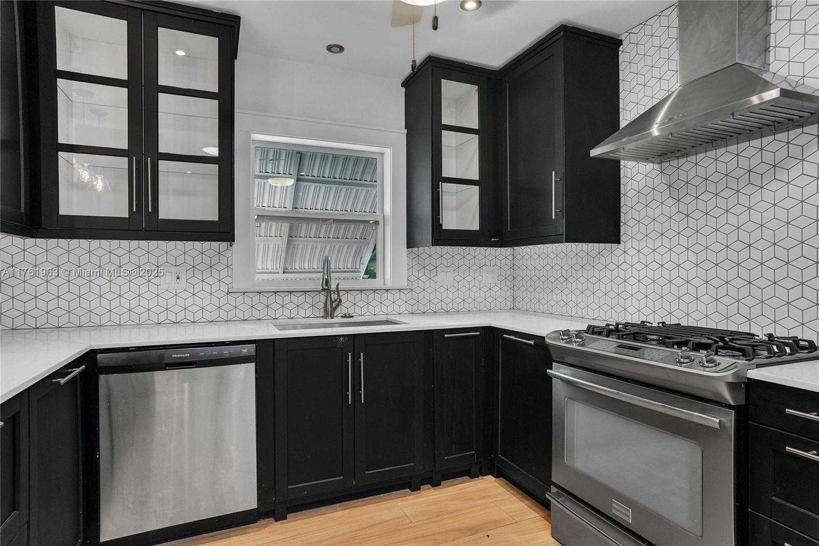 Small Image of 1235 TYLER ST, Hollywood Number 5