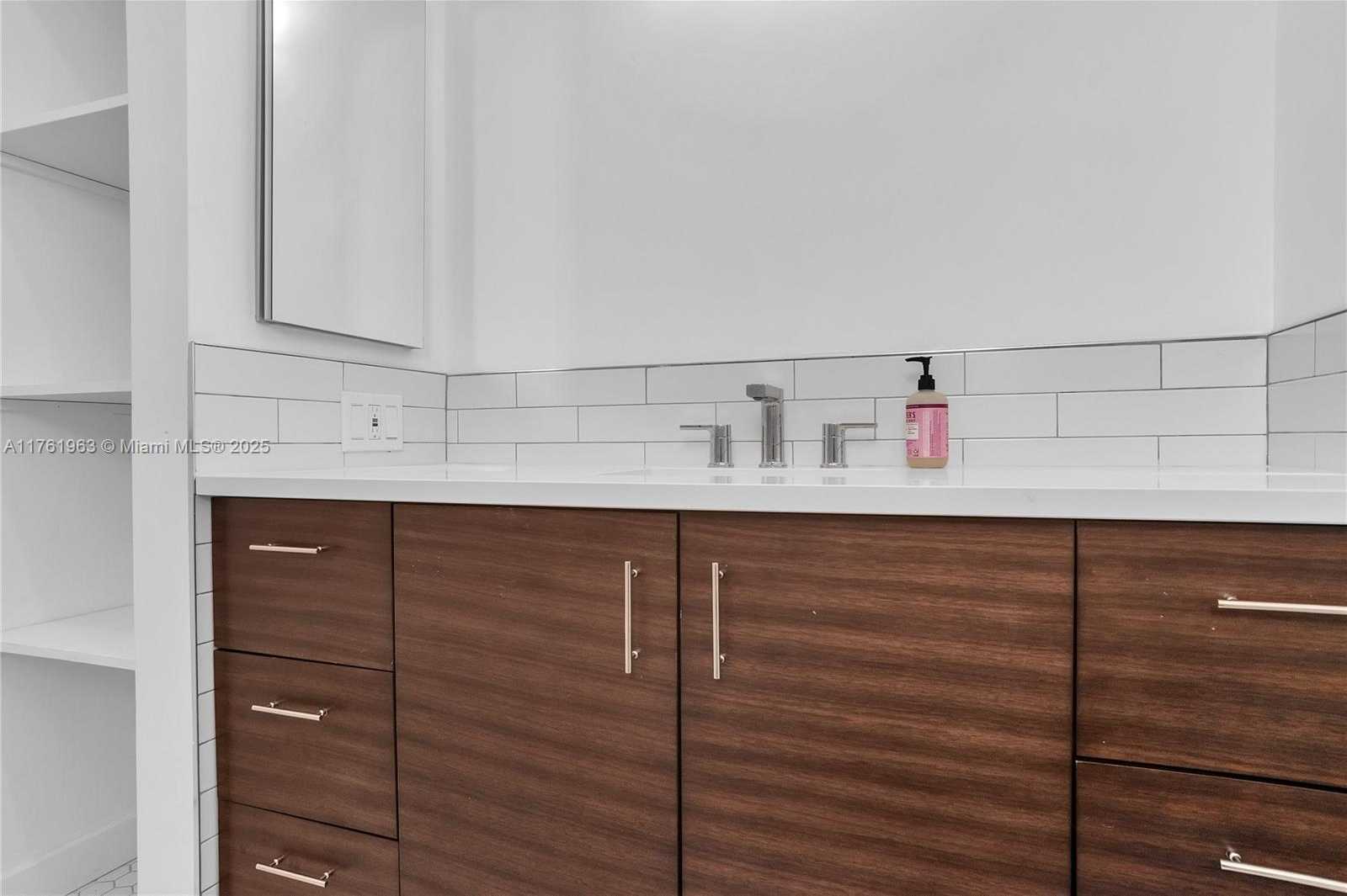 Small Image of 1235 TYLER ST, Hollywood Number 8