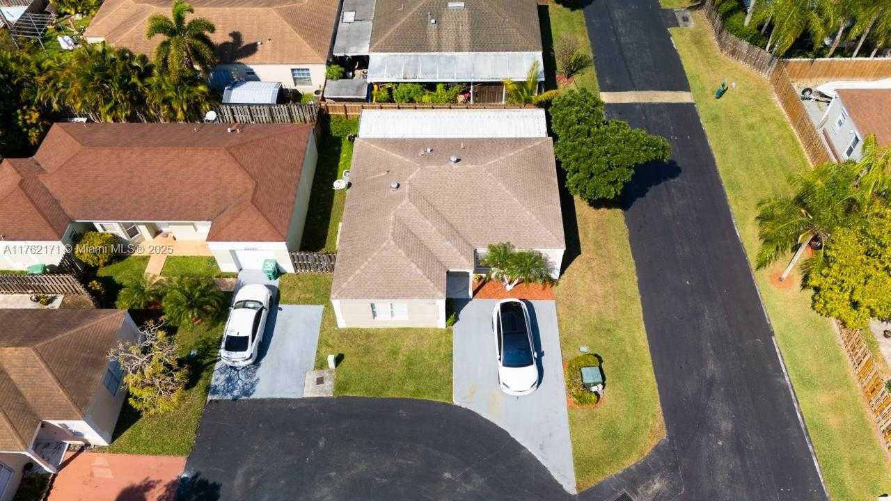 Small Image of 22226 SOUTH WEST 98TH PL, Cutler Bay Number 2