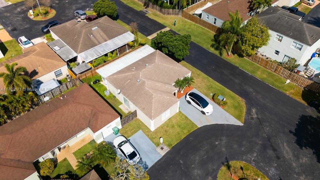 Small Image of 22226 SOUTH WEST 98TH PL, Cutler Bay Number 3