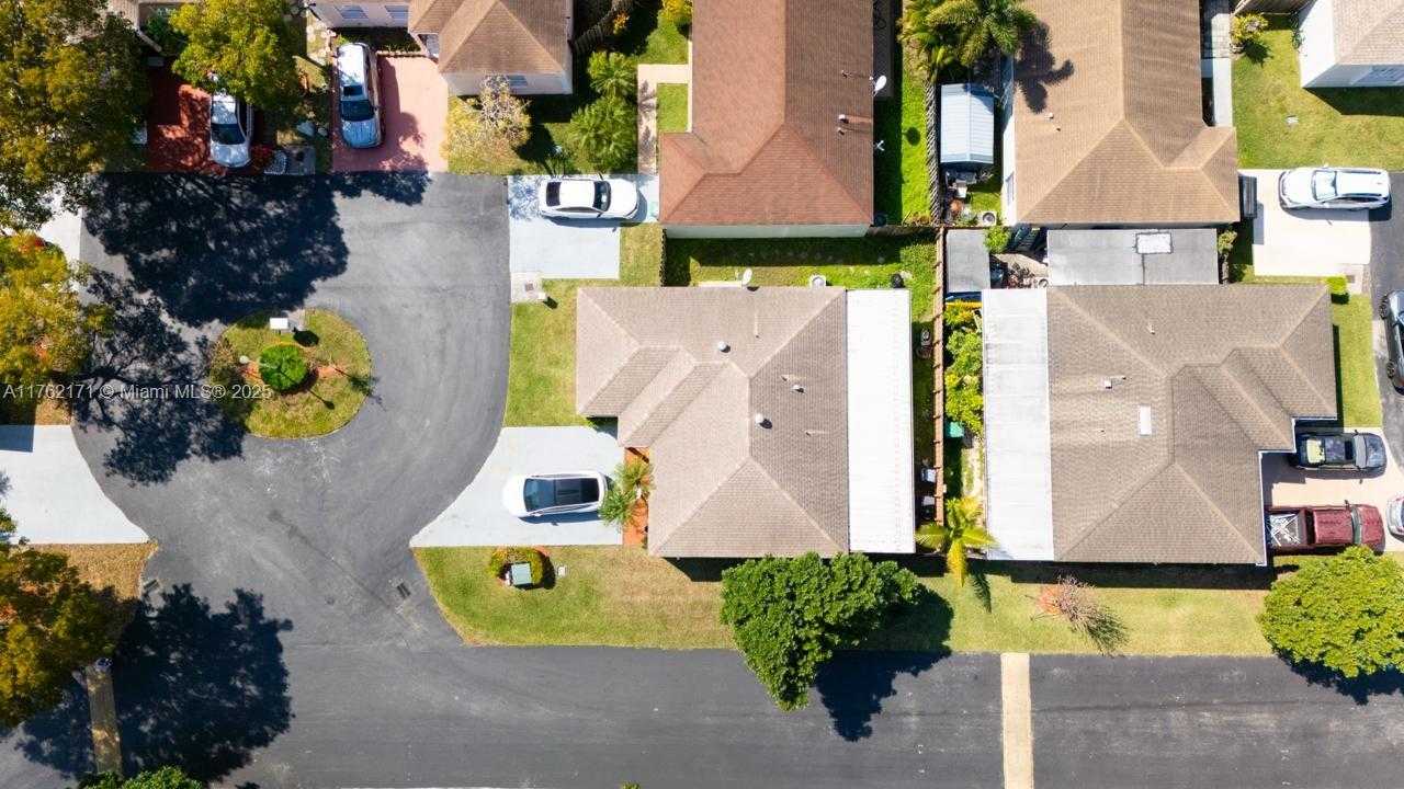 Small Image of 22226 SOUTH WEST 98TH PL, Cutler Bay Number 5