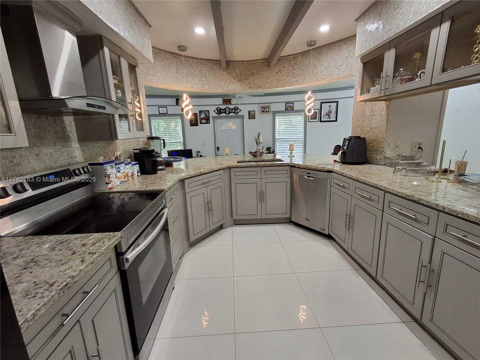 Small Image of 4511 QUEEN PALM LN, Tamarac Number 13