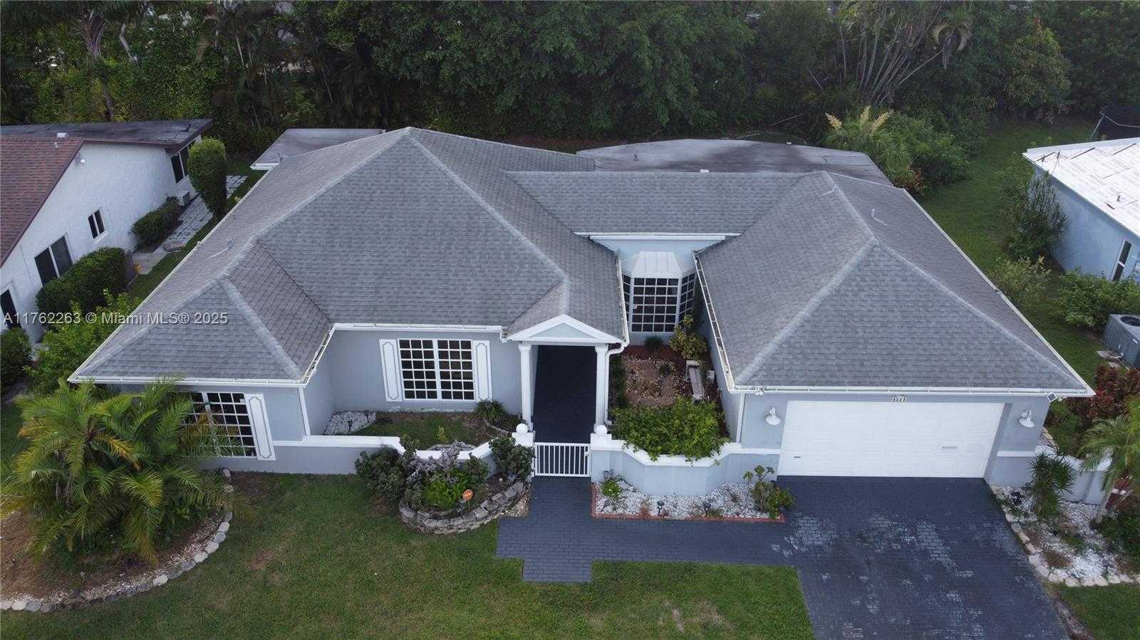 Small Image of 4511 QUEEN PALM LN, Tamarac Number 2