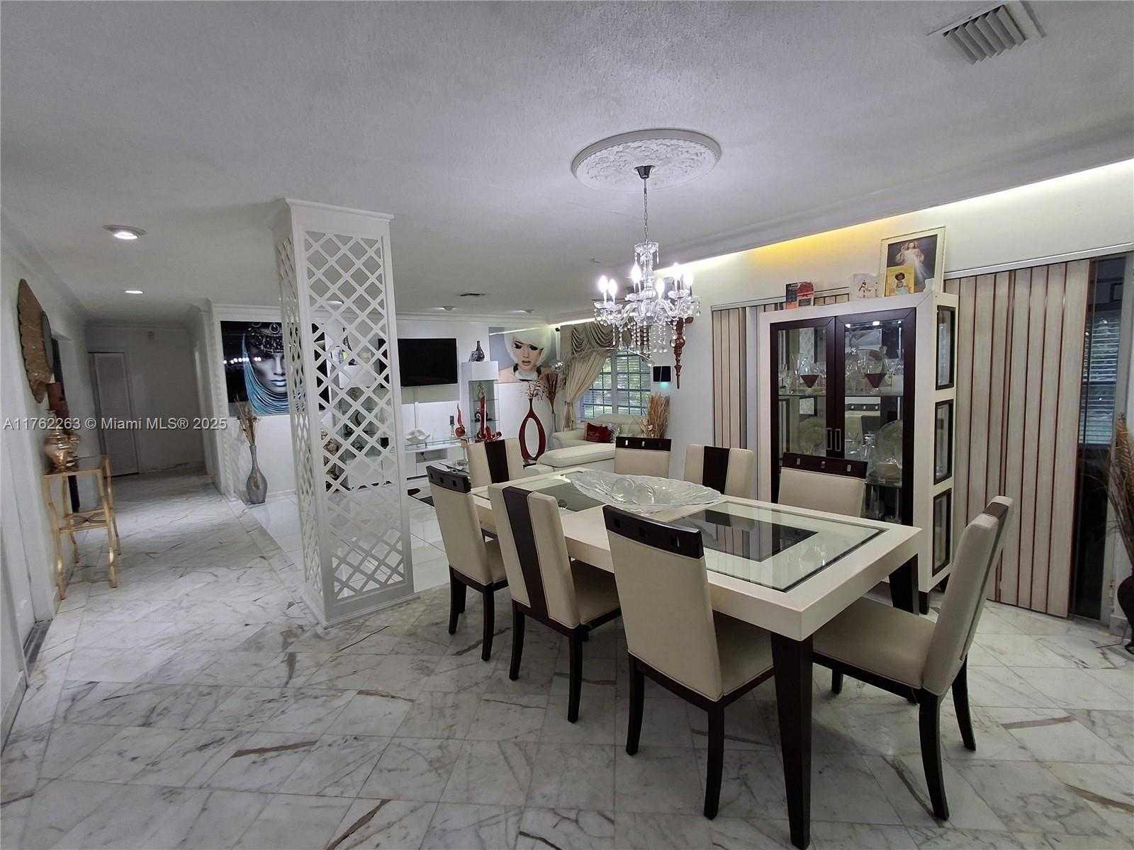 Small Image of 4511 QUEEN PALM LN, Tamarac Number 4