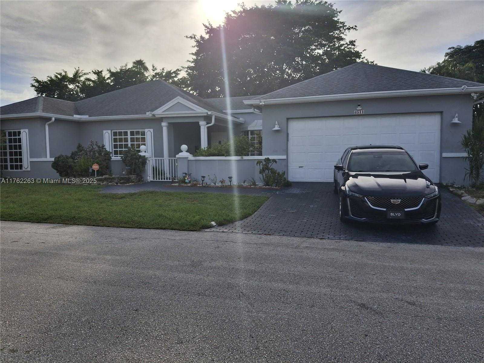 Small Image of 4511 QUEEN PALM LN, Tamarac Number 8