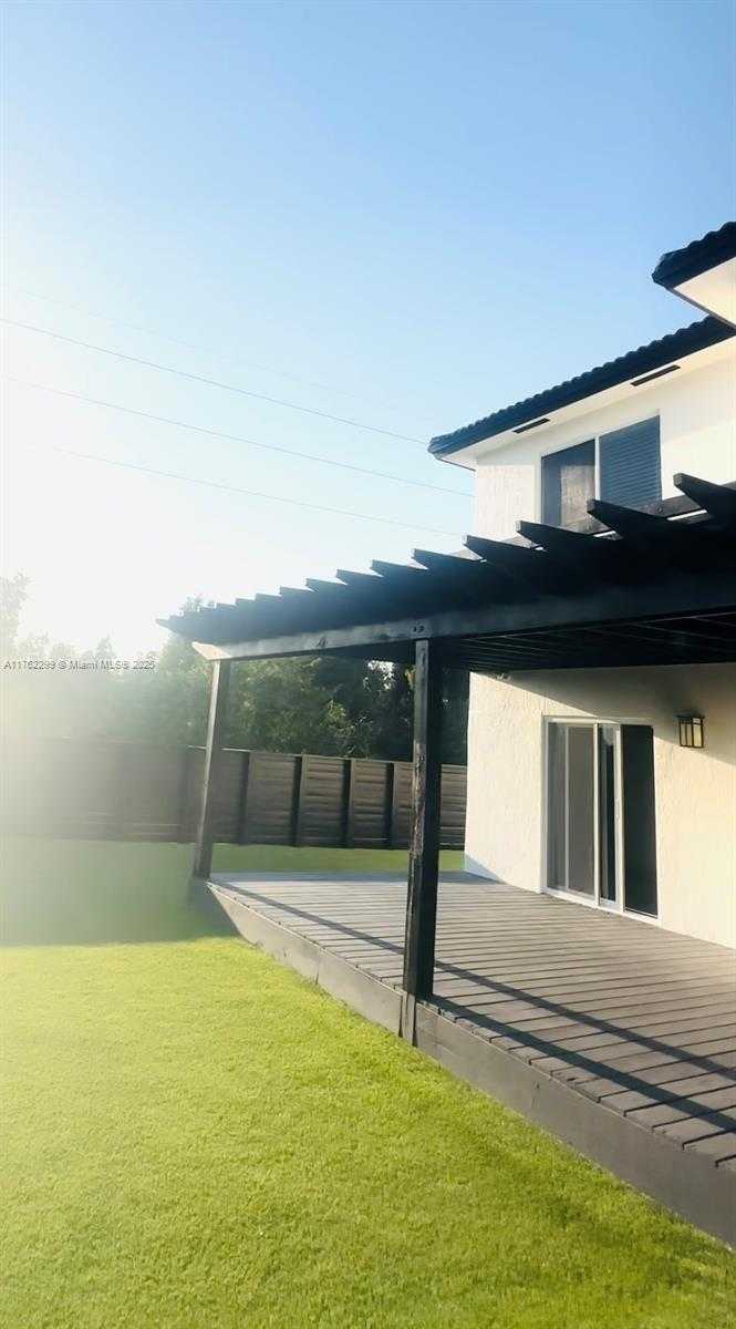 Small Image of 15684 SOUTH WEST 9TH TER, Miami Number 24
