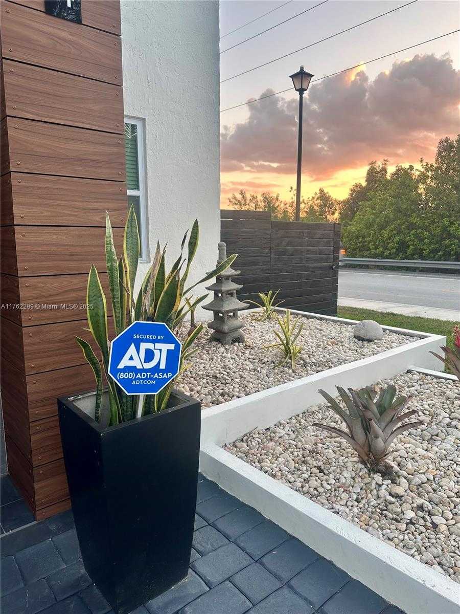 Small Image of 15684 SOUTH WEST 9TH TER, Miami Number 7
