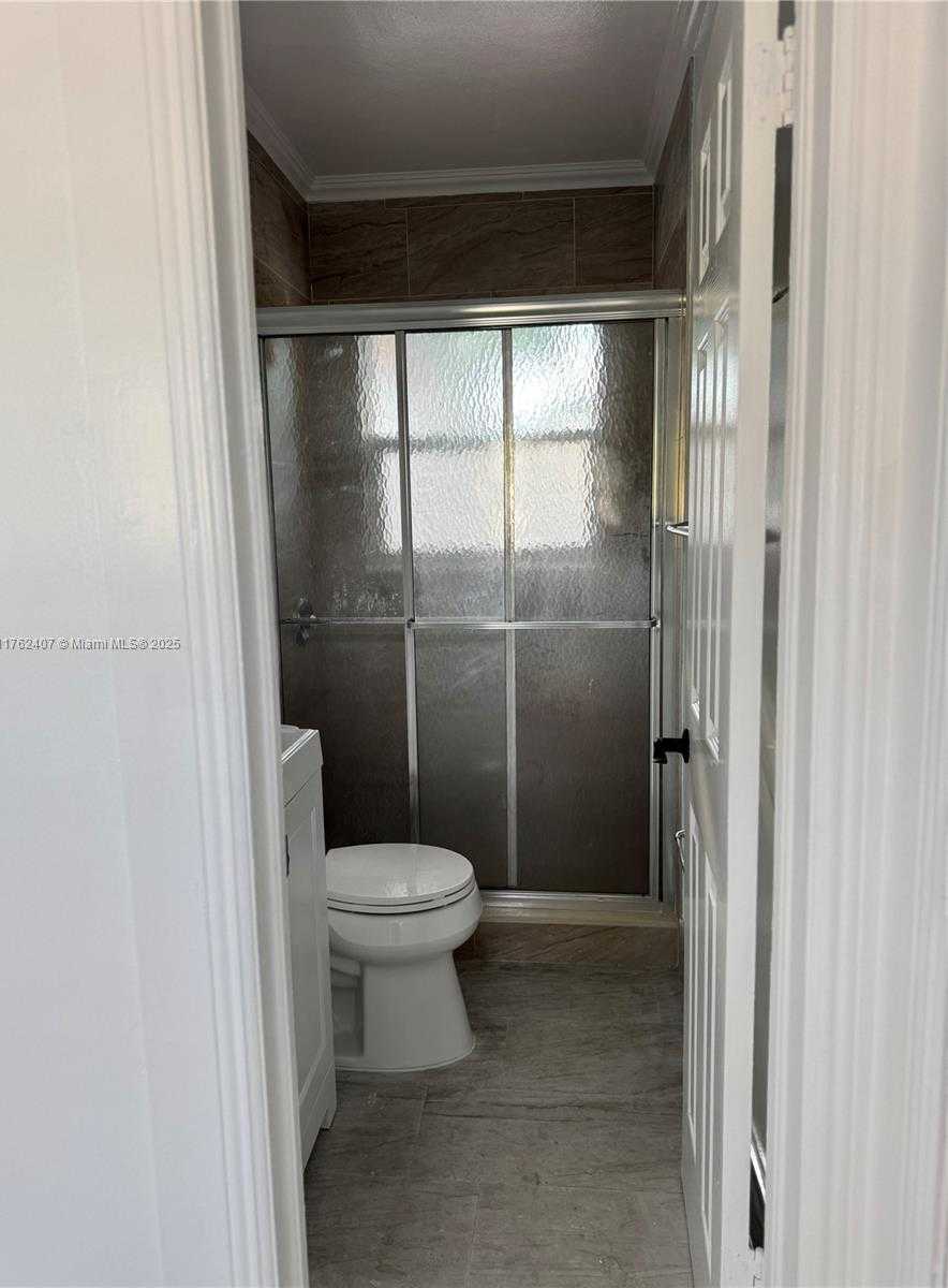Small Image of 18600 NORTH WEST 42ND PL, Miami Gardens Number 11