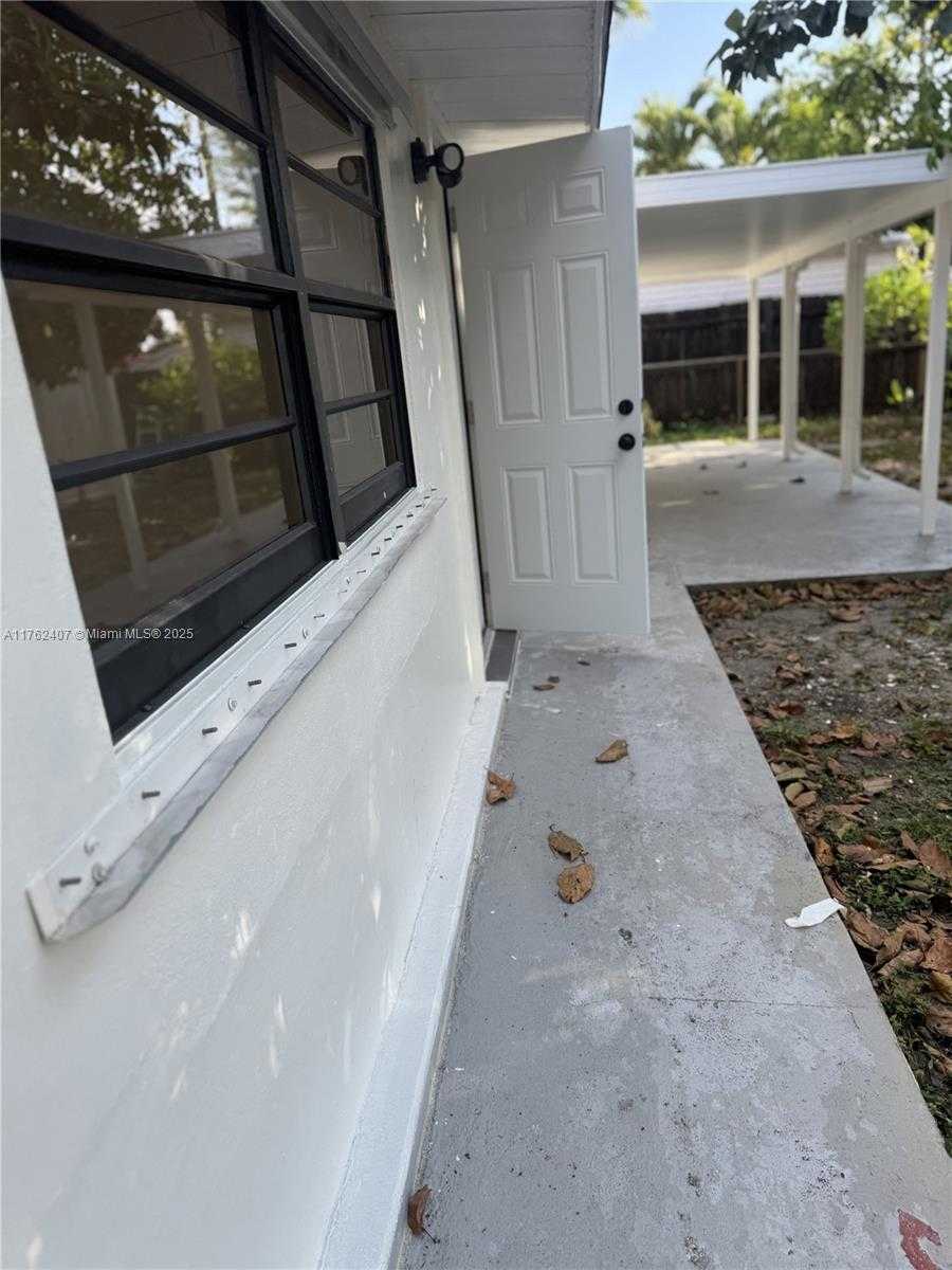 Small Image of 18600 NORTH WEST 42ND PL, Miami Gardens Number 12
