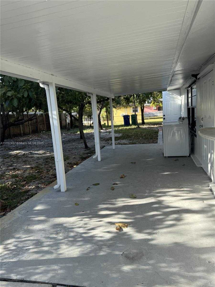 Small Image of 18600 NORTH WEST 42ND PL, Miami Gardens Number 13