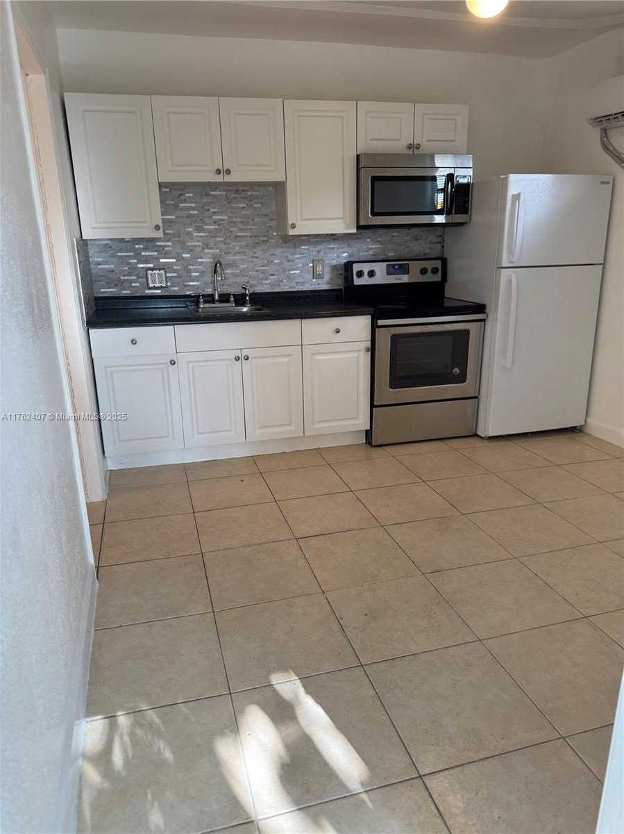 Small Image of 18600 NORTH WEST 42ND PL, Miami Gardens Number 14