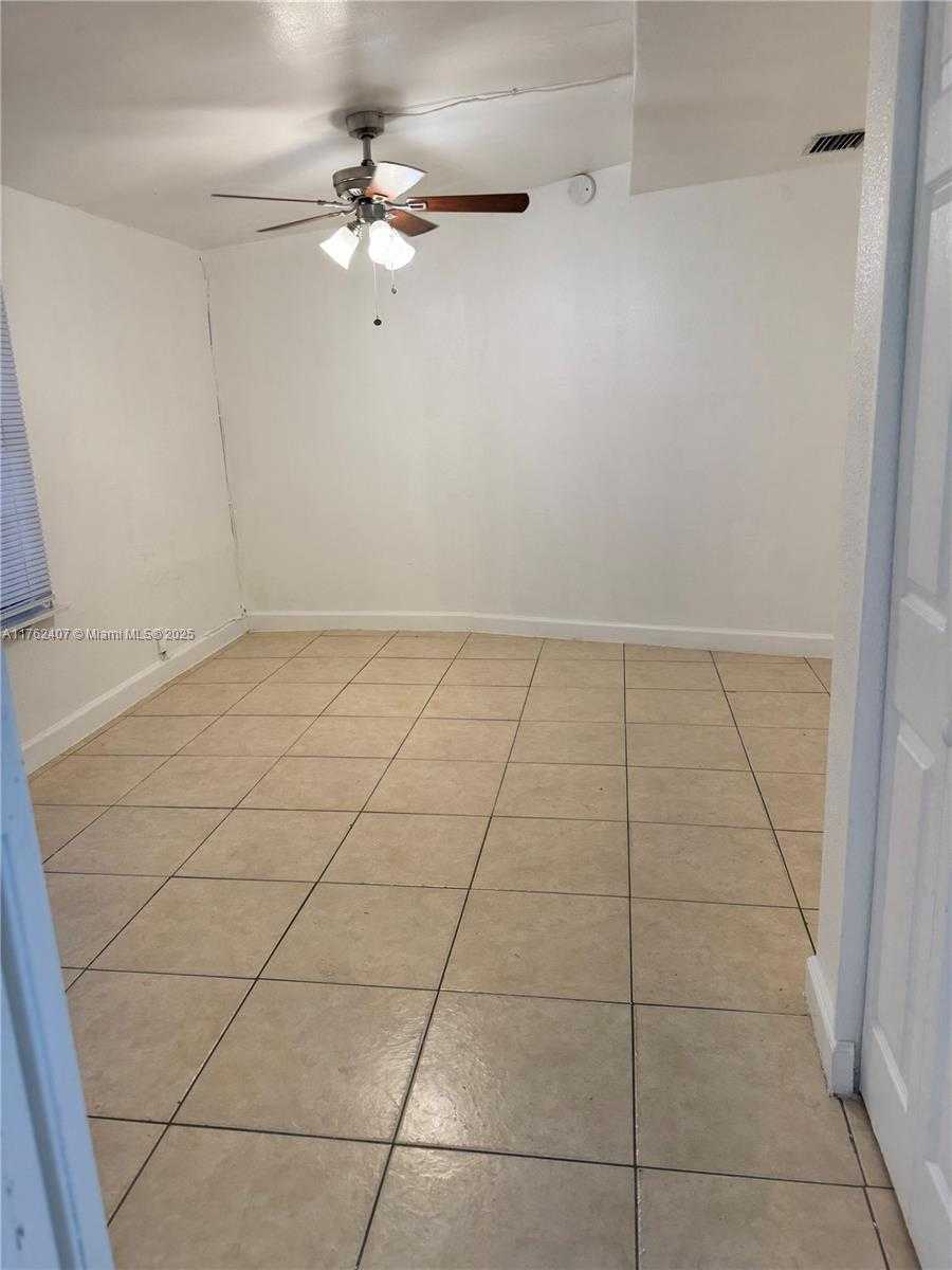 Small Image of 18600 NORTH WEST 42ND PL, Miami Gardens Number 15