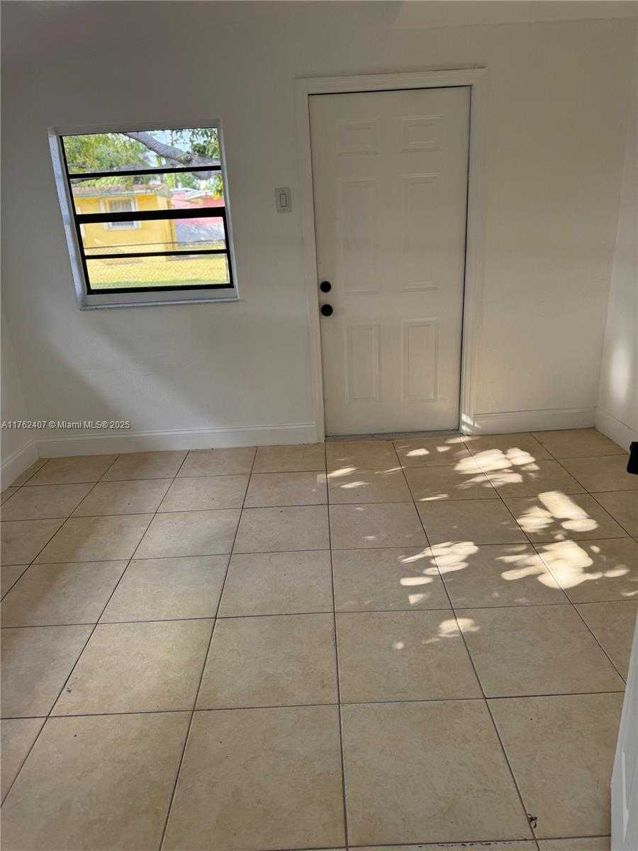 Small Image of 18600 NORTH WEST 42ND PL, Miami Gardens Number 17