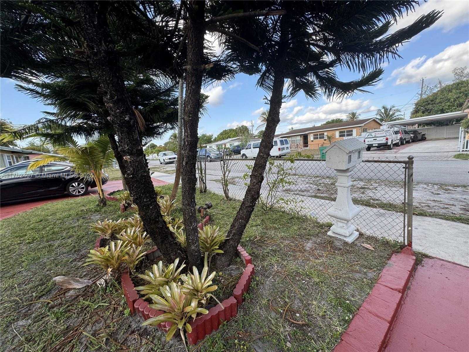 Small Image of 18600 NORTH WEST 42ND PL, Miami Gardens Number 18