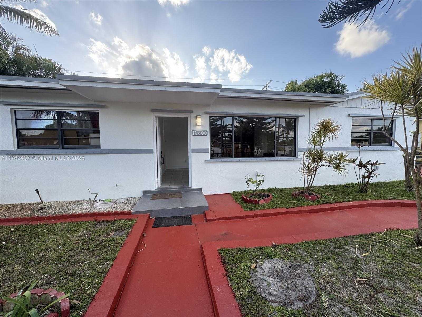 Small Image of 18600 NORTH WEST 42ND PL, Miami Gardens Number 2
