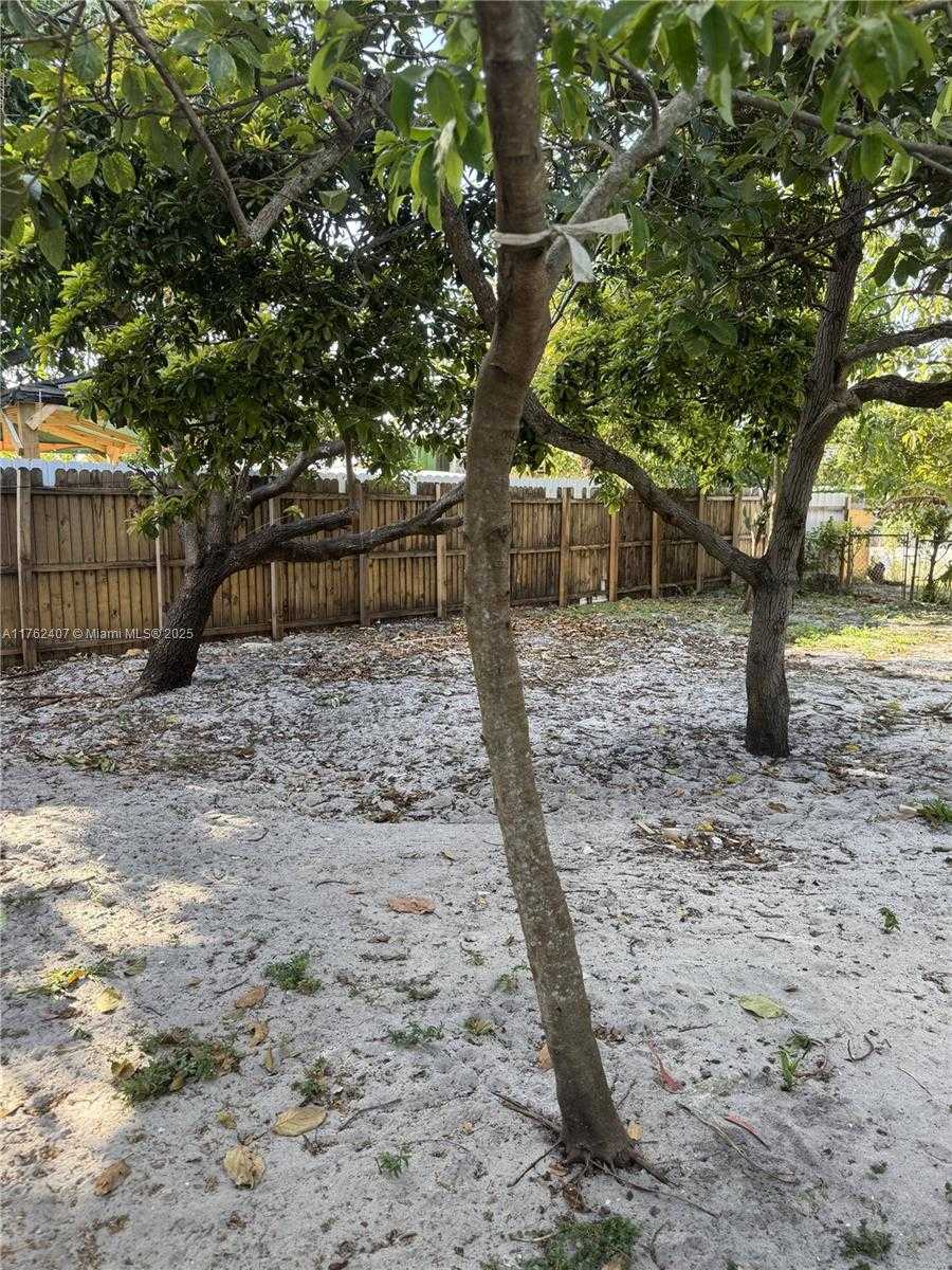 Small Image of 18600 NORTH WEST 42ND PL, Miami Gardens Number 21