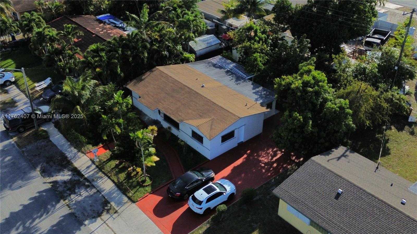 Small Image of 18600 NORTH WEST 42ND PL, Miami Gardens Number 23