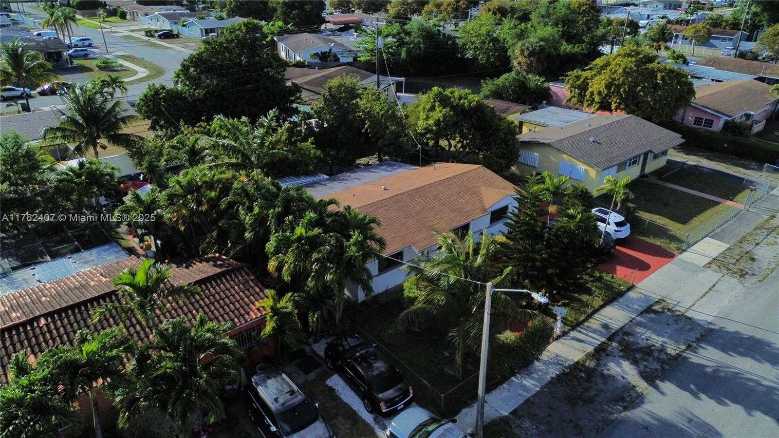 Small Image of 18600 NORTH WEST 42ND PL, Miami Gardens Number 24