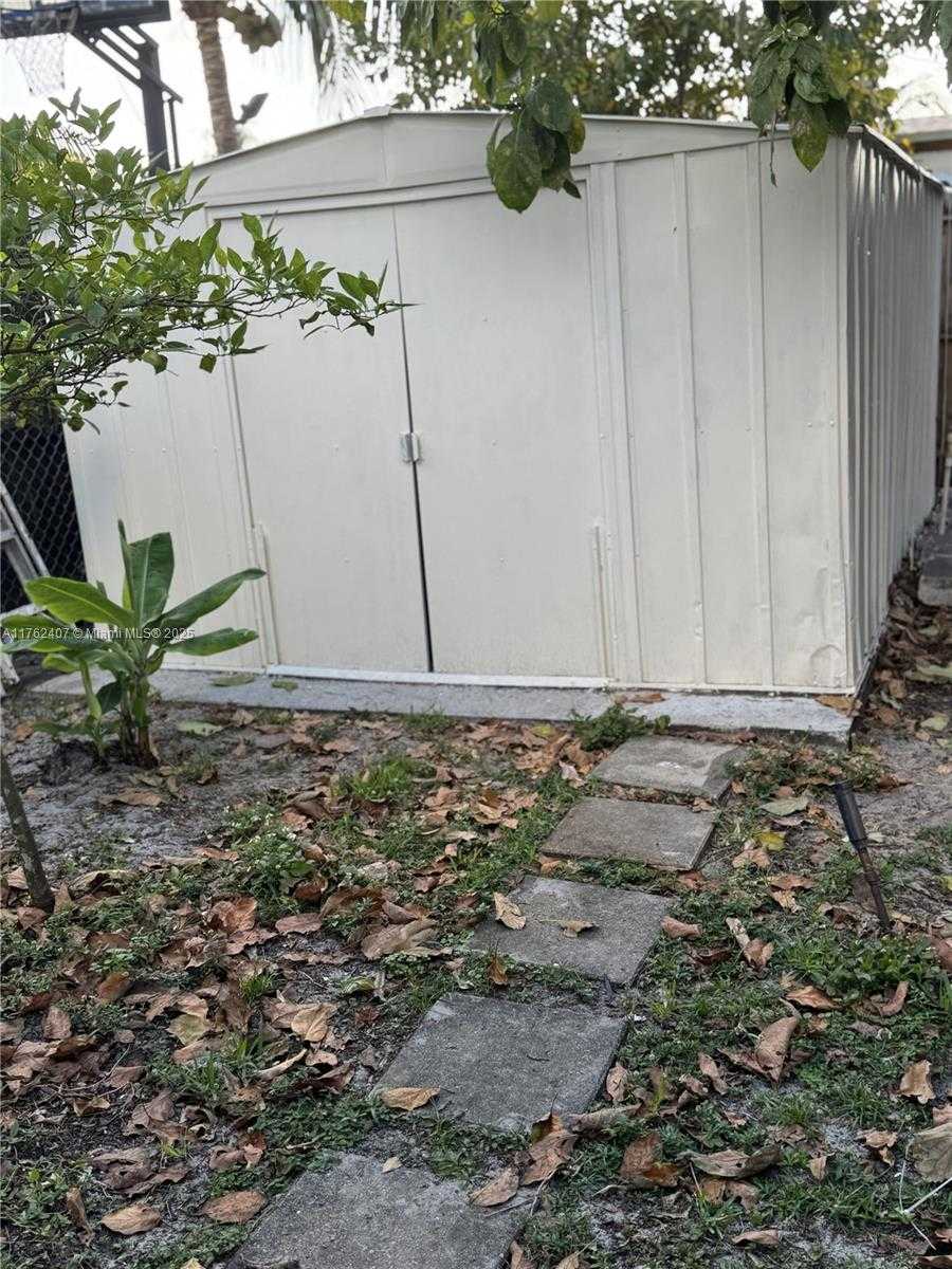 Small Image of 18600 NORTH WEST 42ND PL, Miami Gardens Number 5