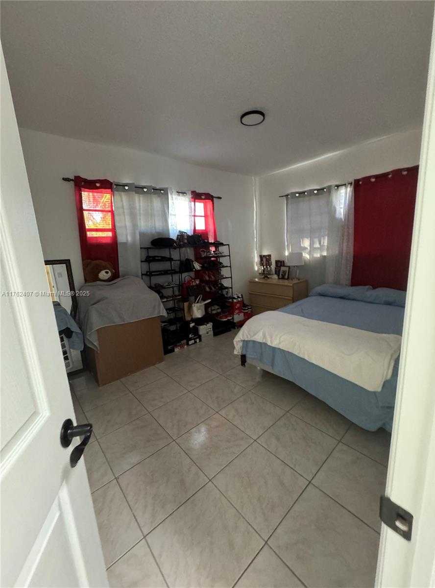 Small Image of 18600 NORTH WEST 42ND PL, Miami Gardens Number 7