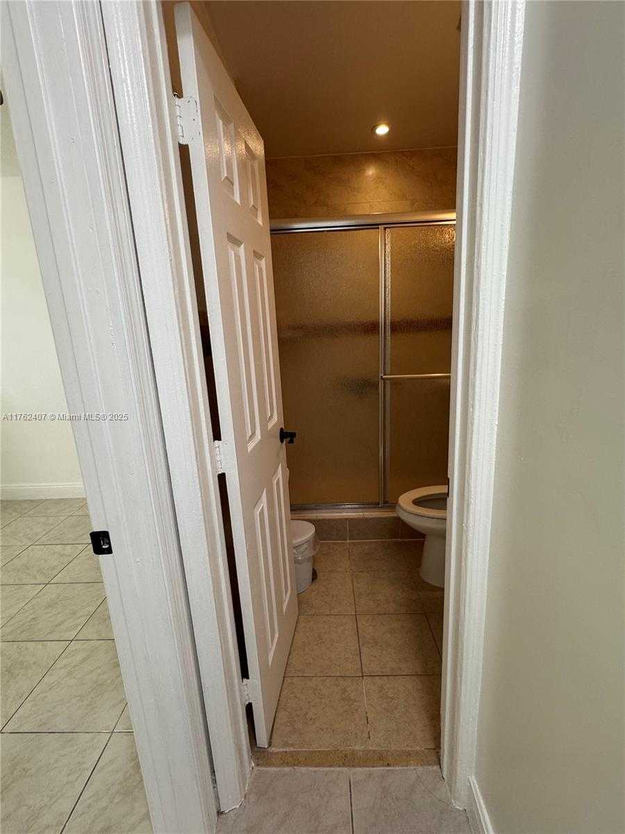 Small Image of 18600 NORTH WEST 42ND PL, Miami Gardens Number 9