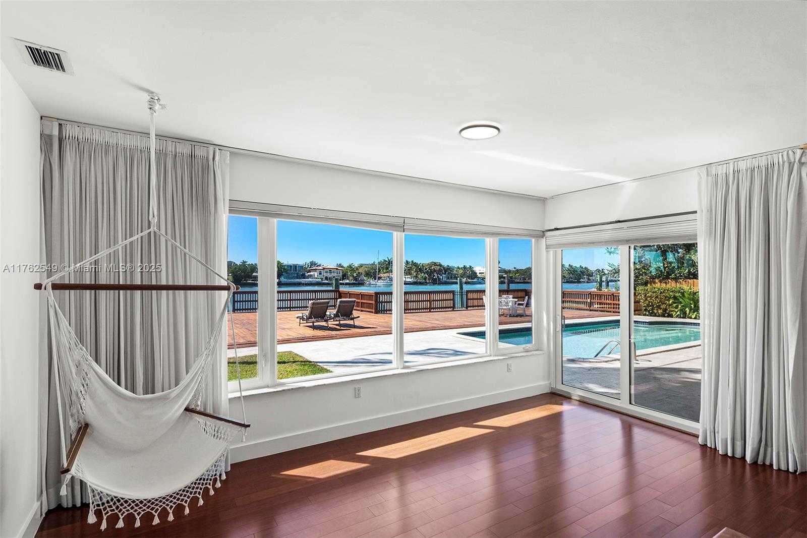 Small Image of 1690 DAYTONIA RD, Miami Beach Number 12