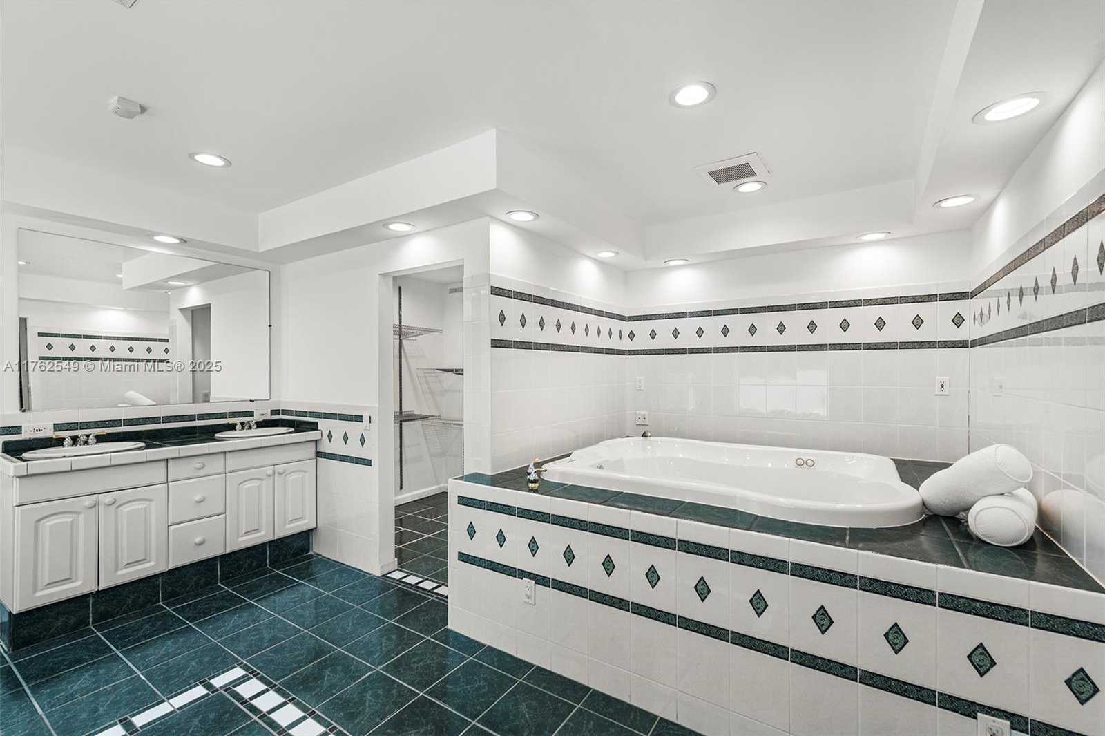 Small Image of 1690 DAYTONIA RD, Miami Beach Number 13