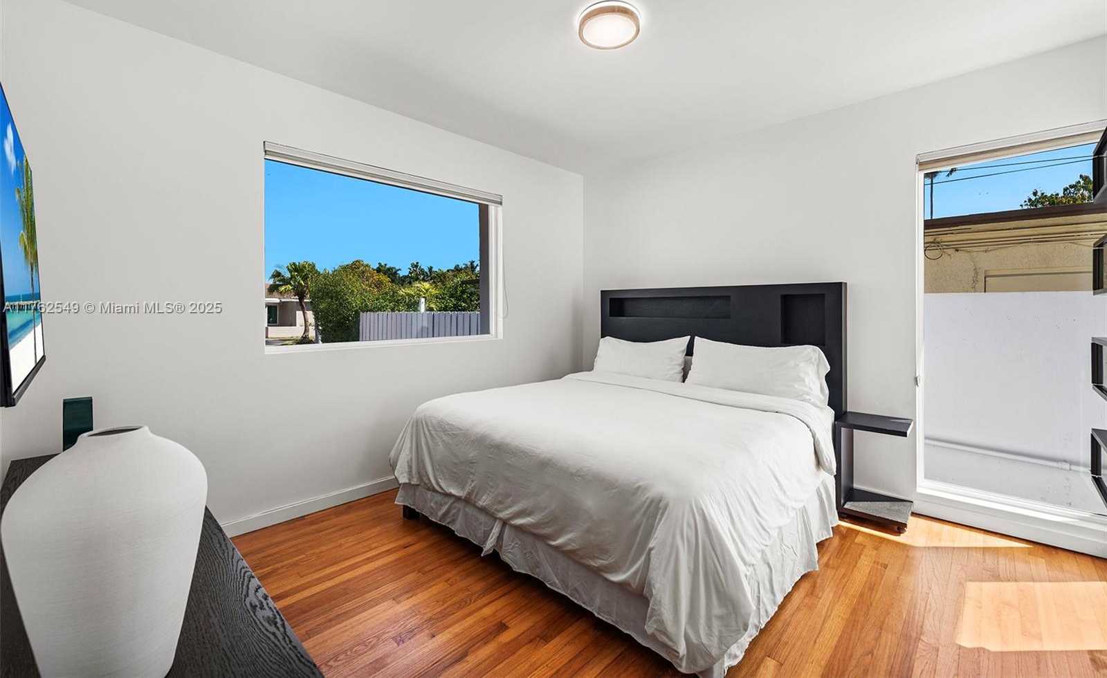 Small Image of 1690 DAYTONIA RD, Miami Beach Number 15