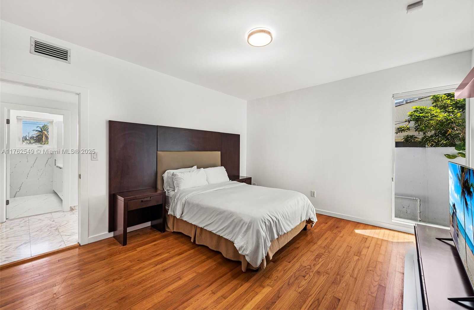 Small Image of 1690 DAYTONIA RD, Miami Beach Number 18