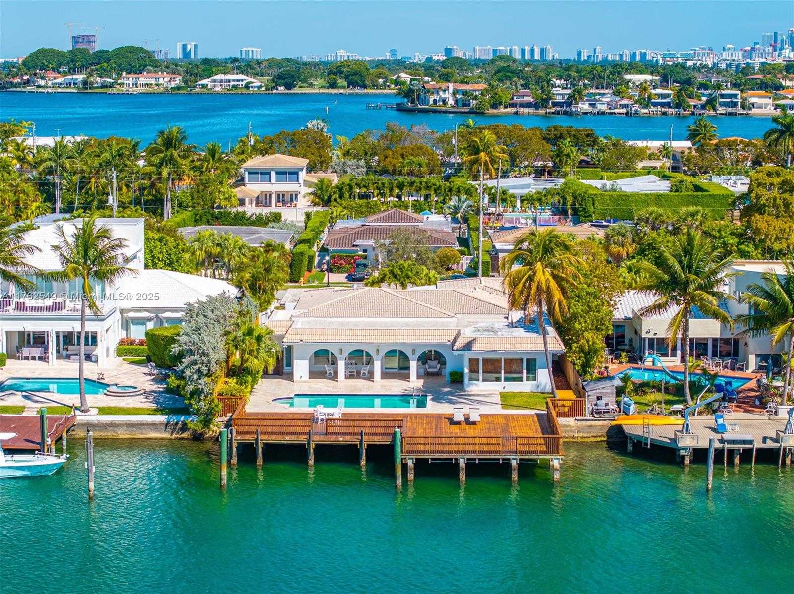 Small Image of 1690 DAYTONIA RD, Miami Beach Number 2