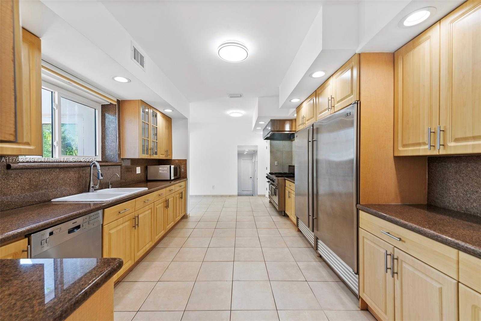 Small Image of 1690 DAYTONIA RD, Miami Beach Number 24