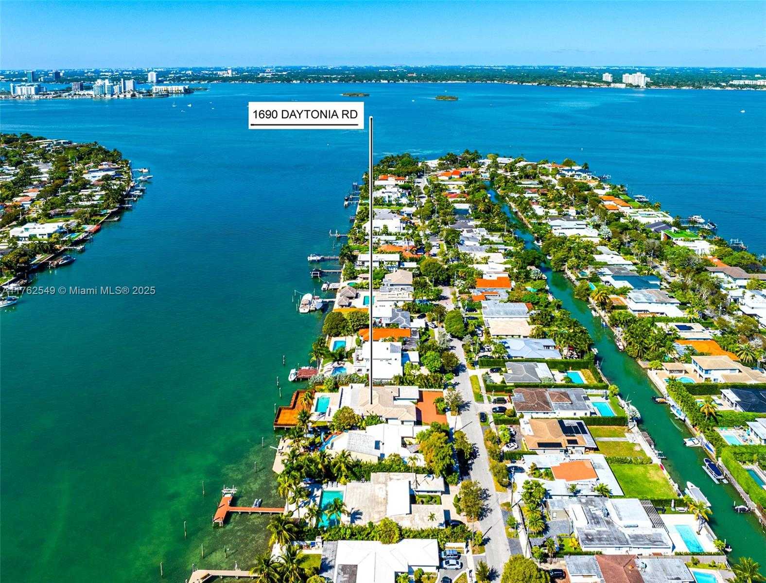 Small Image of 1690 DAYTONIA RD, Miami Beach Number 3