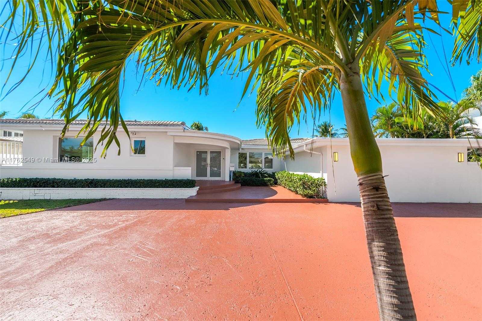 Small Image of 1690 DAYTONIA RD, Miami Beach Number 5