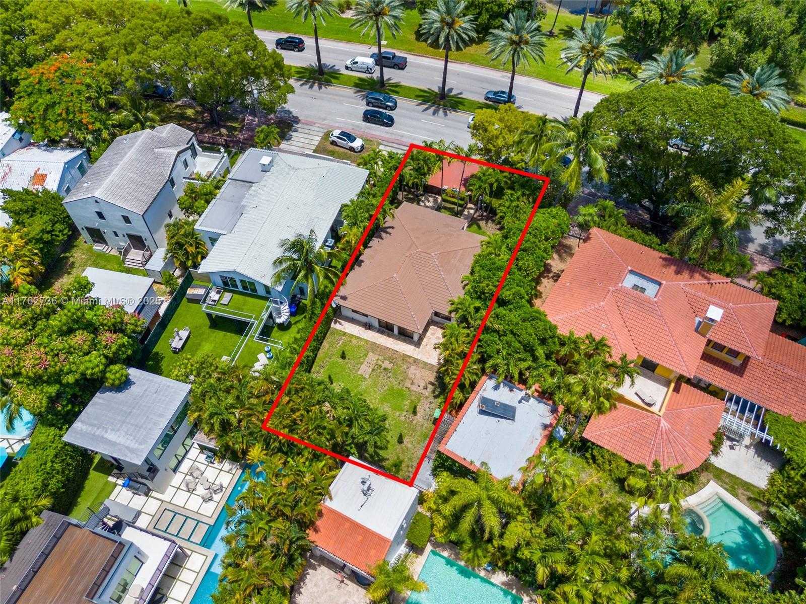 Small Image of 2054 ALTON RD, Miami Beach Number 11