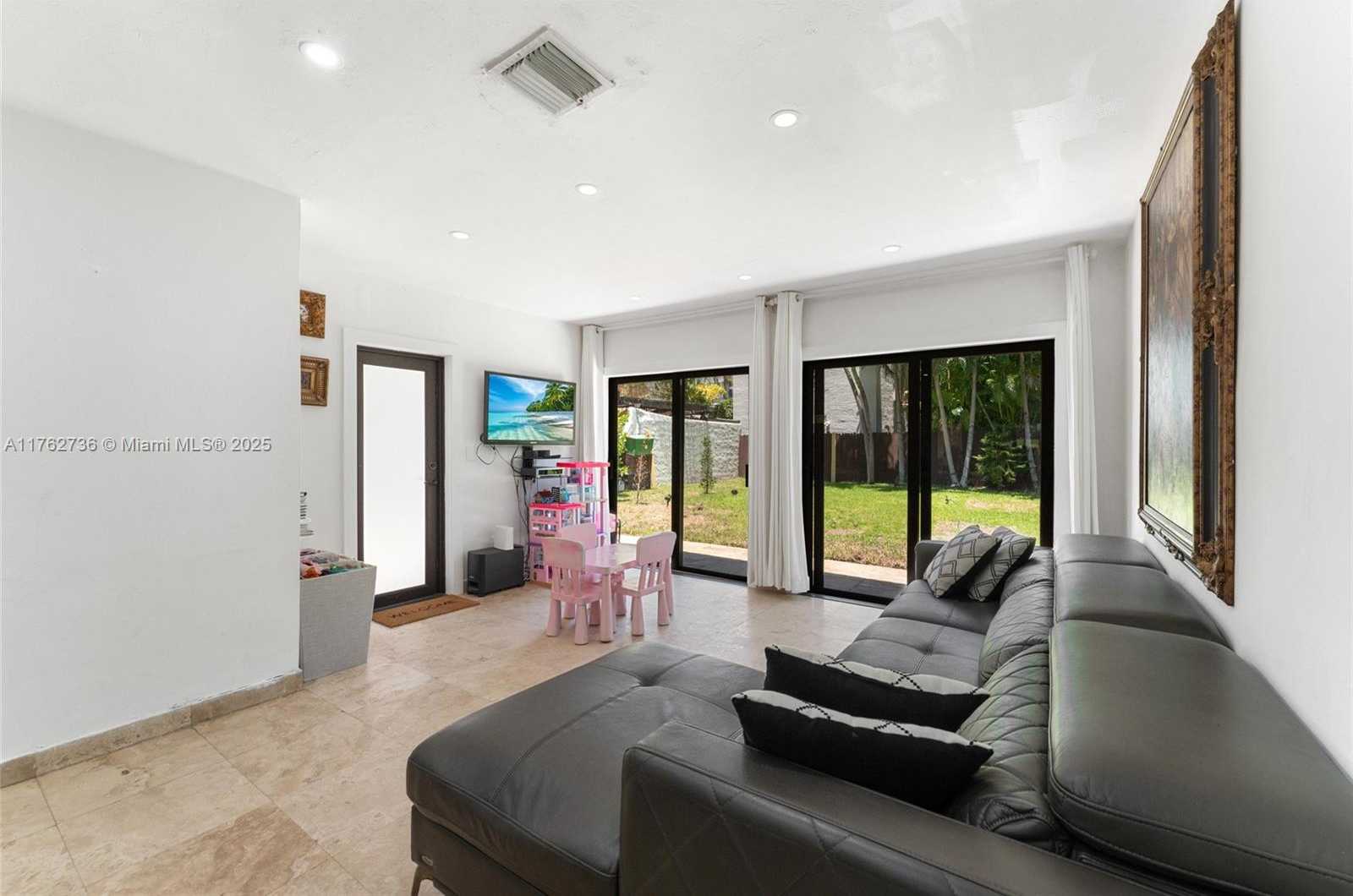 Small Image of 2054 ALTON RD, Miami Beach Number 26