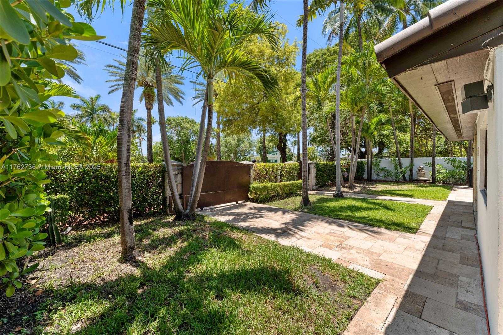 Small Image of 2054 ALTON RD, Miami Beach Number 4