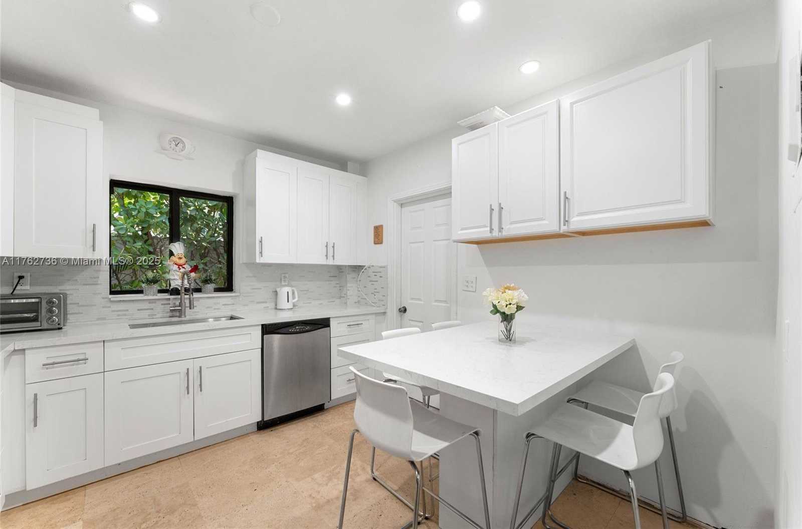 Small Image of 2054 ALTON RD, Miami Beach Number 40