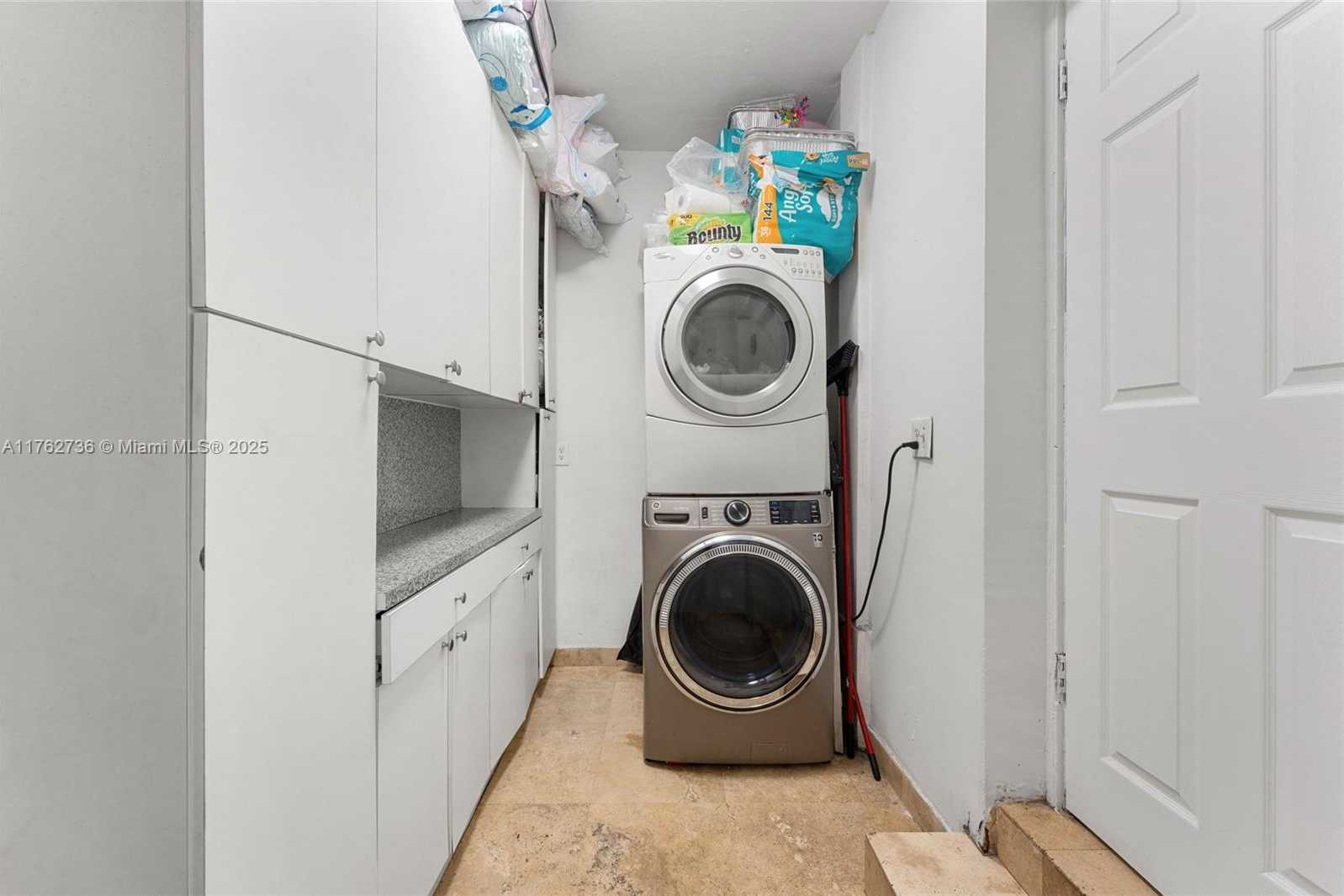 Small Image of 2054 ALTON RD, Miami Beach Number 41