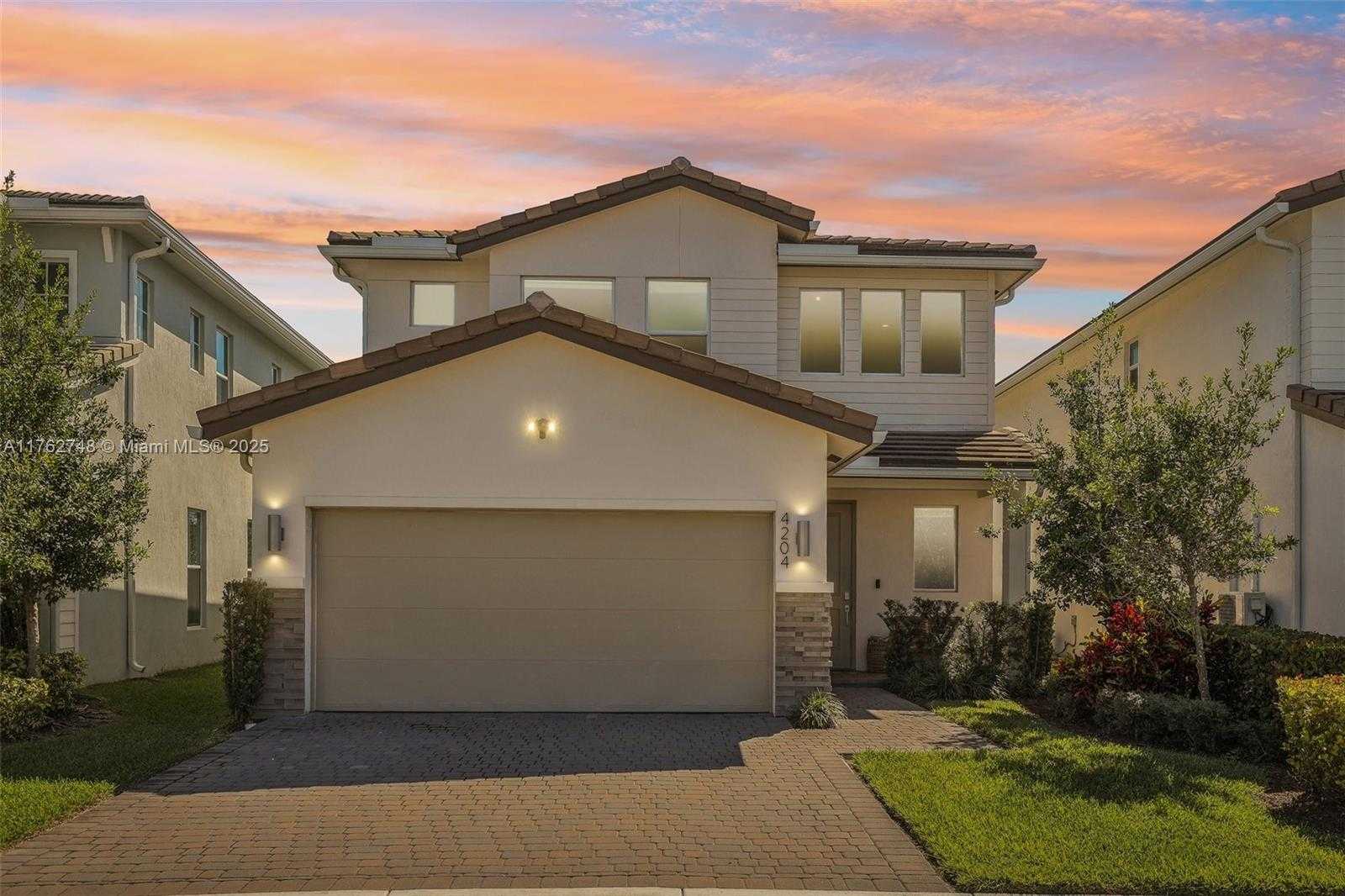 Small Image of 4204 VELEIROS AVE, Deerfield Beach Number 2